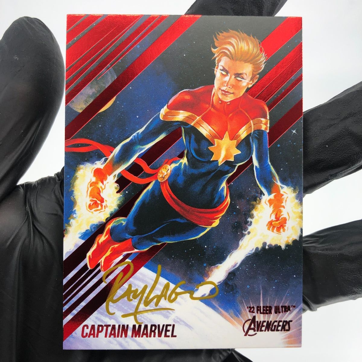 Marvel Card Captain 13 Signed Red /63 Fleer Upper Deck Ultra Avengers 2022 [NM.]
