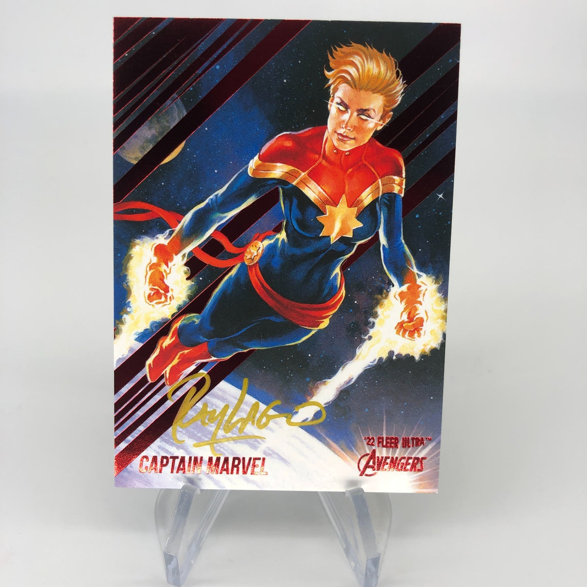 Marvel Card Captain 13 Signed Red /63 Fleer Upper Deck Ultra Avengers 2022 [NM.]